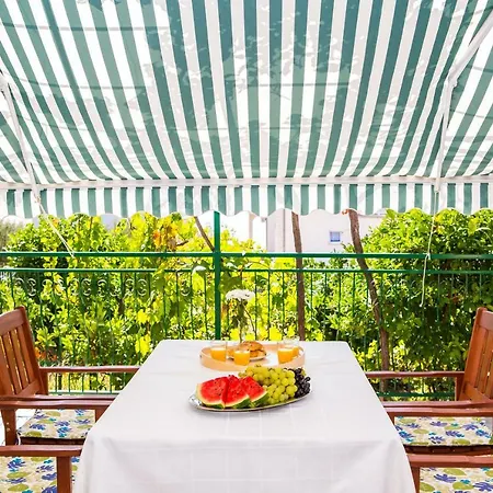 Prelesnik Apartment *